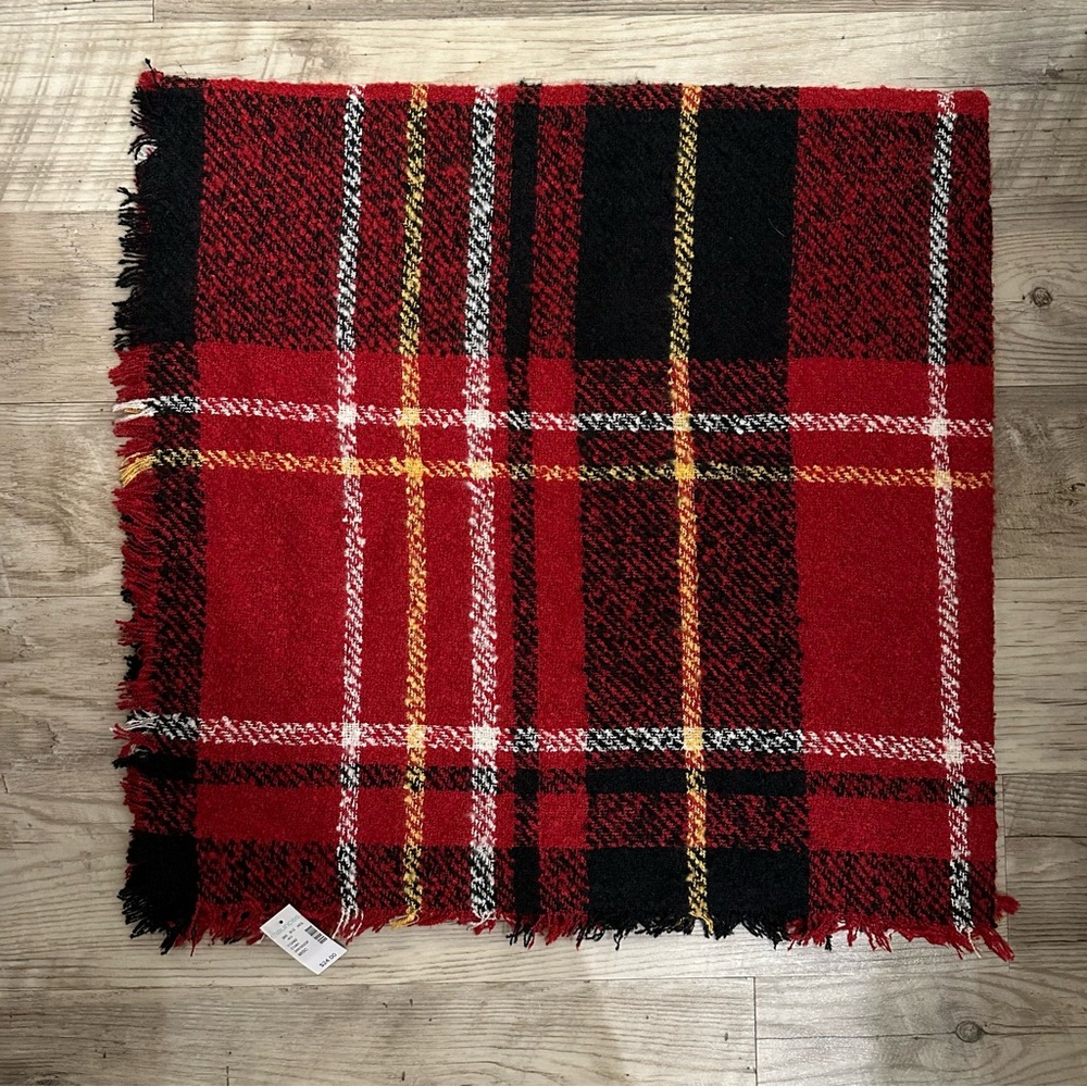Maurice’s Scarf NWT
